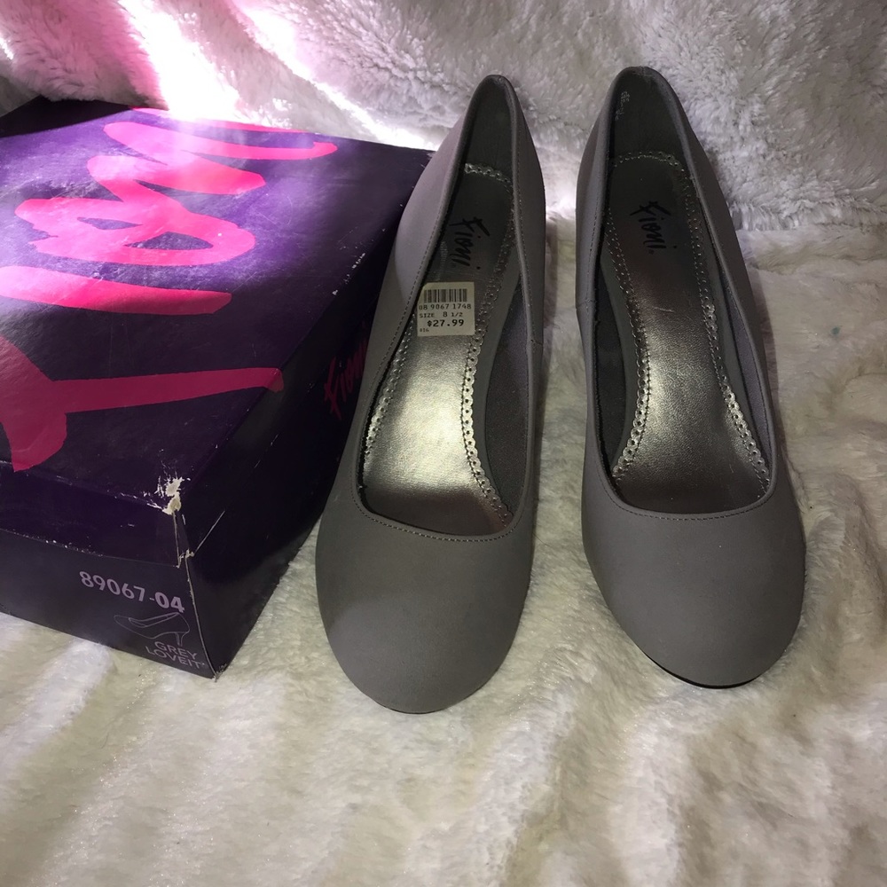 Fioni grey heels brand new